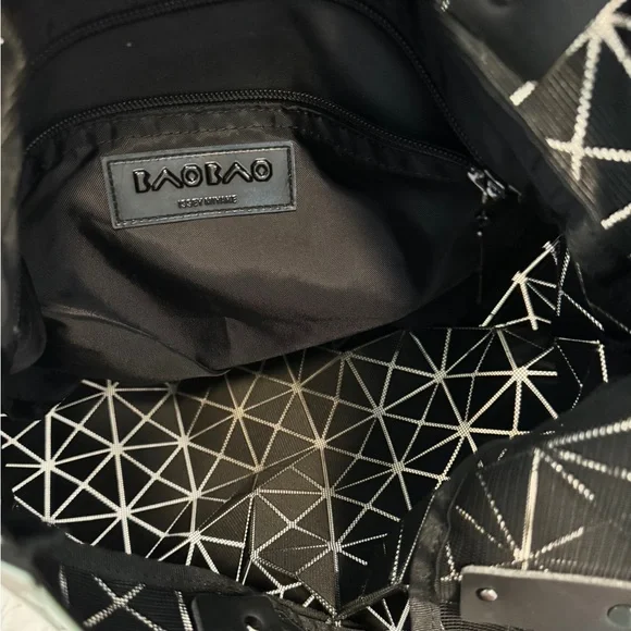 BAO BAO ISSEY MIYAKE Prism Green Tote Bag - Picture 9 of 13